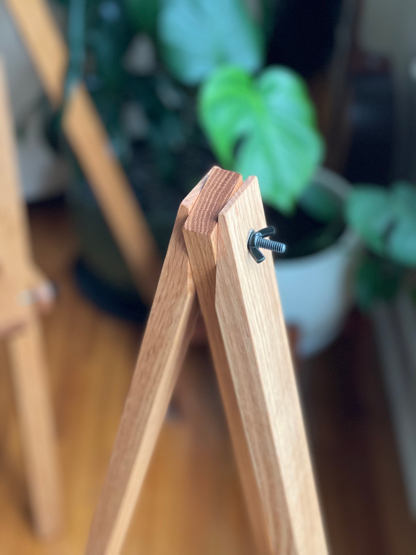 Easel